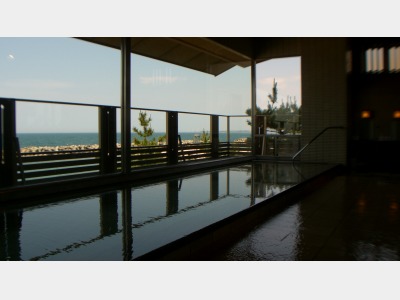 大浴場から海を眺める（新館）