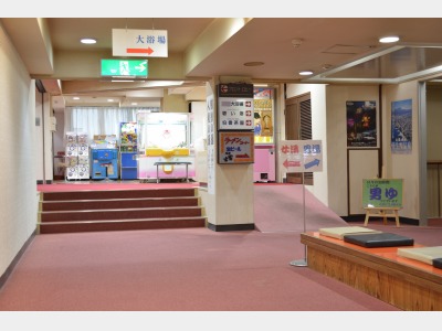 売店前からゲームコーナーへの階段