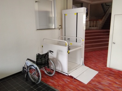車椅子用昇降機