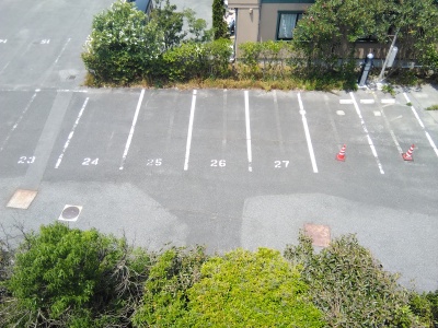 駐車場(電気自動車充電器側)