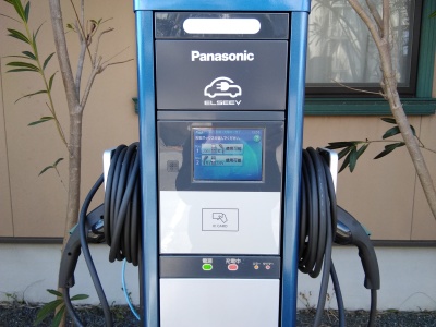 電気自動車充電器