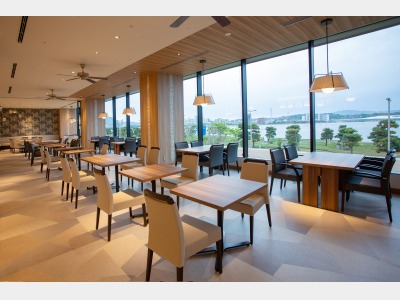 オールディバイキングレストラン　アヴァンシア