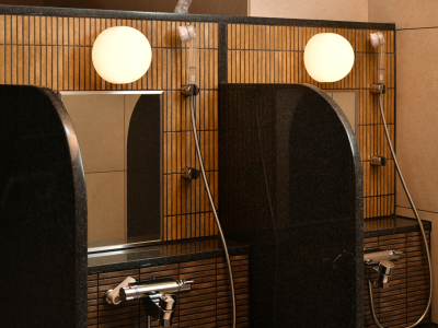 大浴場シャワーブース