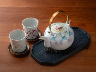 【こだわりの器】厳選した全国各地の職人がつくる器の数々をお楽しみください。