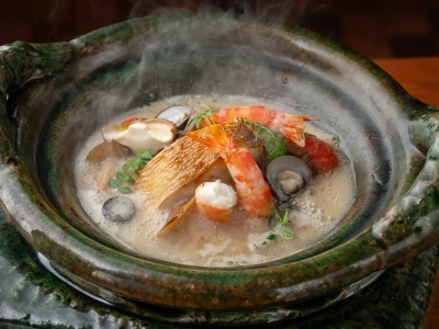 【夕食一例】魚介を存分に使用した逸品を心ゆくまでご満喫ください。