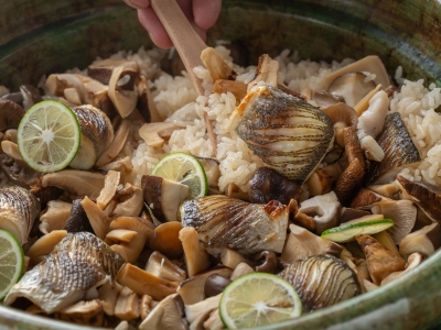 【夕食一例】地元の食材を様々な調理法でお召し上がりいただけます。