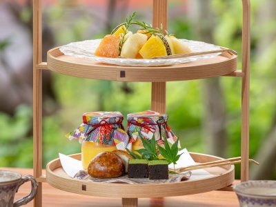 【朝食／デザート】季節のフルーツやお抹茶を使った焼き菓子などをご提供いたします。