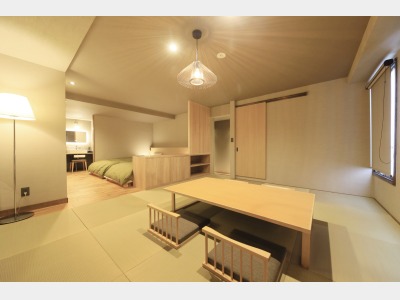 【半露天風呂付特別室】新設した客室はすっきりとした色合いです（一例）