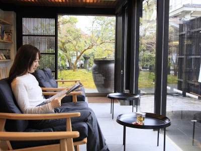 【ラウンジ鯉三】お茶を飲みながら一息（一例）