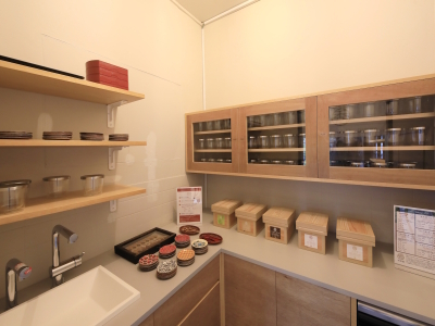 【茶室】地元に愛されるお茶園「秀翠園」のバラエティ豊かなお茶をお楽しみください。（一例）