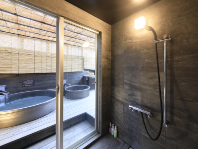 【サウナ・露天風呂付和室ツイン】その他シャワーブースもございます（一例）