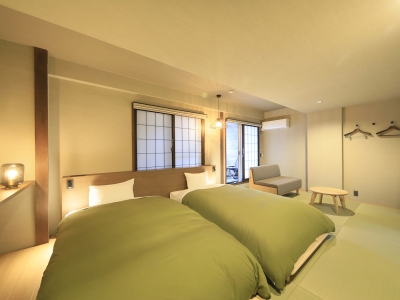 【露天風呂付和室ツイン】セミダブルベッドが2台（一例）