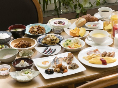 ◆朝食バイキング一例◆　地産地消メニューが充実♪約３０種の豊富な品揃え。