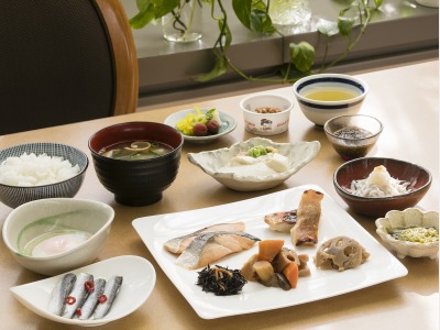 ◆和朝食一例◆週替わりの焼き魚やお惣菜・ご飯のお供etc.和食派に欠かせないメニューをご用意。