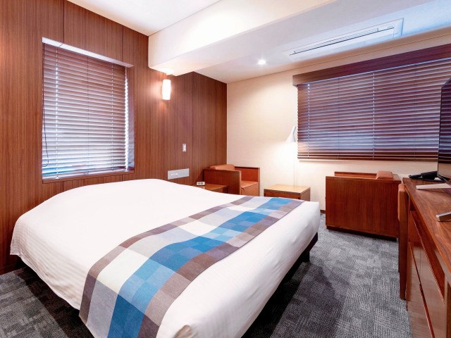 �N�C�[���_�u�����[���y�i���E�Q�P���āE�x�b�h���P�U�O�����z