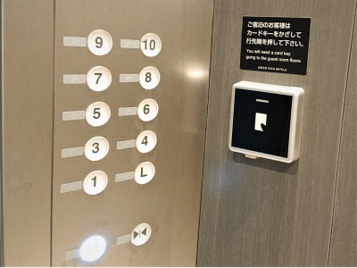 エレベーター内