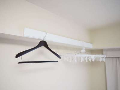 全室にハンガーレールを設置