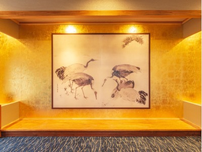 舞鶴楼のシンボル　鶴の屏風絵