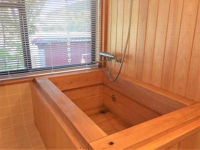 本館　和室の檜風呂
