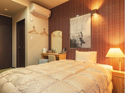 本館　客室（セミダブル）