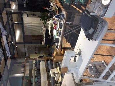 別館併設の体験型デニムショップ「おのはなこ商店」