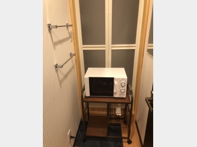 本館2F　滞在者様用に電子レンジと洗濯機を設置しております。