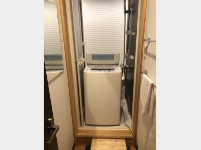 本館2F　滞在者様用に電子レンジと洗濯機を設置しております。