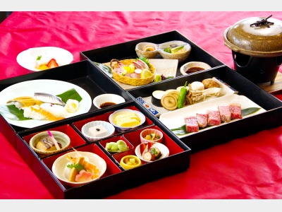 お部屋で愉しむ、秋のおこもり膳は美星牛の陶板焼き