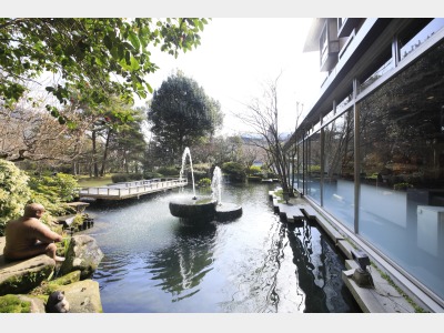 庭園への出入りも自由。ぜひ散策してみてください。