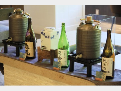 ロビーには日本酒飲み比べコーナーも。ご宿泊者様は無料でお楽しみいただけます。