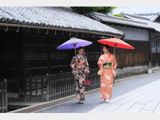 竹原の街並みには着物がよく映えます。