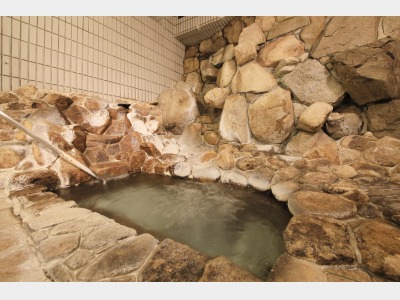 大浴場には岩風呂も