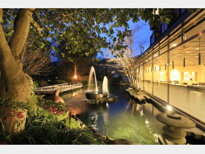 1400坪もある日本庭園。ご自由にご散策いただけます。