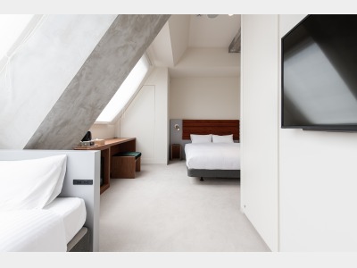 Moderate with Top Light