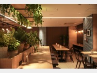 ���E���W