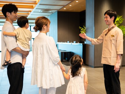 ロビー　お出迎え