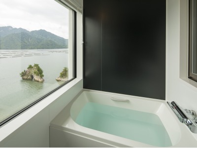 客室　海側バス（エグゼクティブ）
