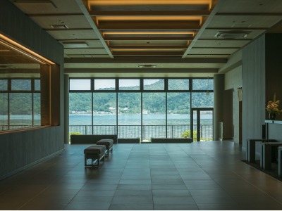 ロビー　宮島風景