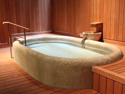 1階大浴場「平安の湯　雅」半露天風呂