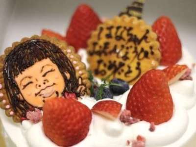 別注文でお祝いのケーキも承ります　二日前までにご予約下さい