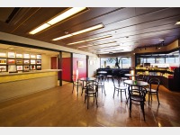 �t�����g�E���r�[�t��