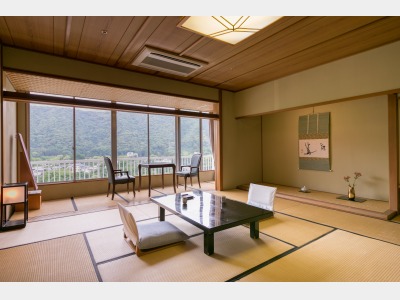 客室一例（川側和室）