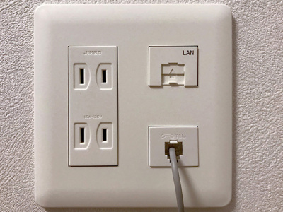 コンセント（有線LANコンセントあり）一部設置無しの客室もございます