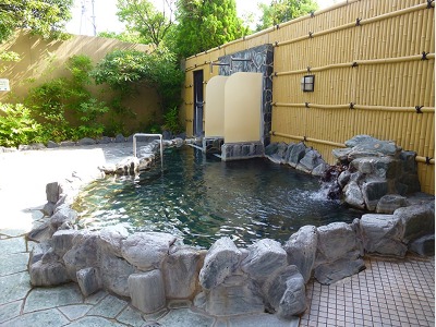 ■ホテル隣接　寛ぎの天然温泉大浴場『おんせんの森』外湯