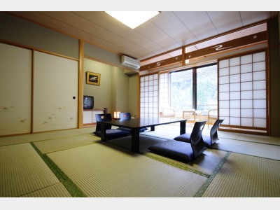 客室一例（和室/バス付）