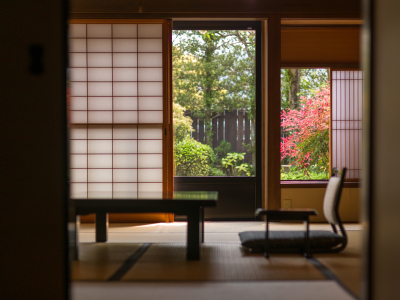 日本庭園を望む二間続きの和室　イメージ
