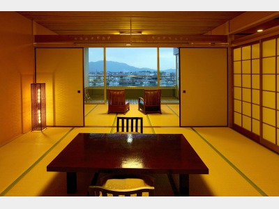 川側ワイド客室一例