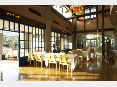 ダイニング「ウィステリア」