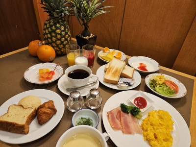 バイキング朝食　（イメージ）