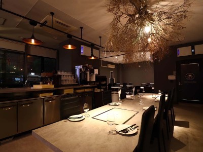 【朝食会場】ホテル1階「Beer&Niku Harimaya Labo」（ビールと肉　はりまやラボ）